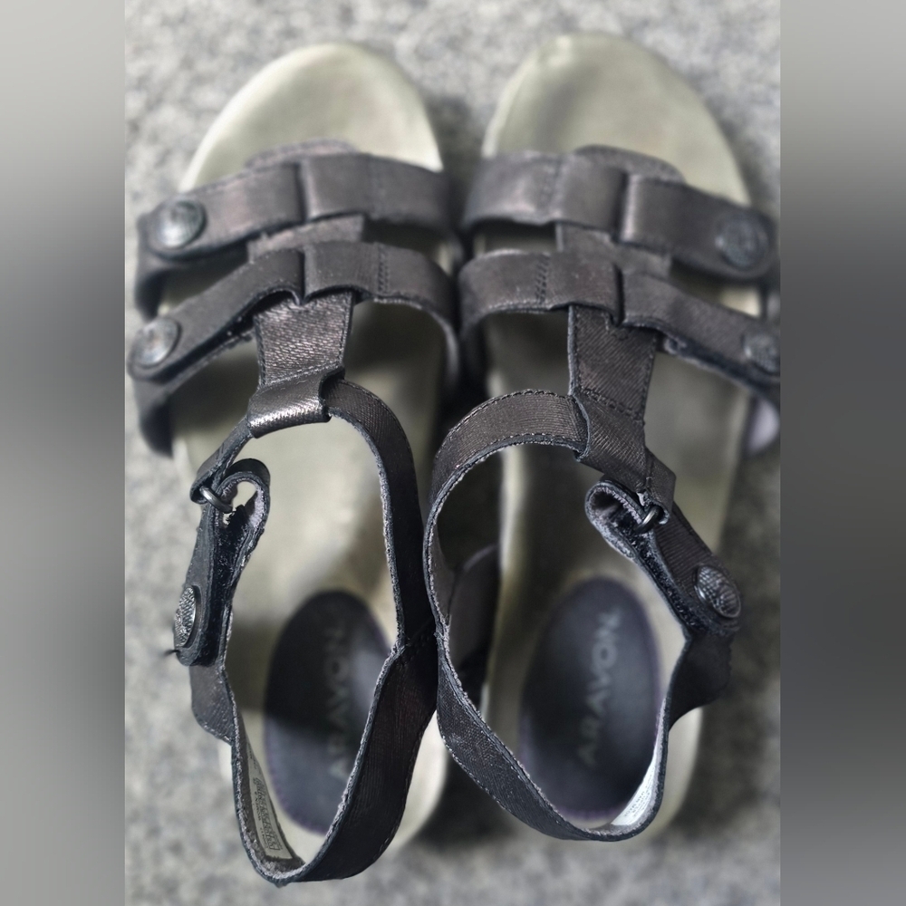 Aravon Rockport Standon T Bar Metallic Size 8 Sandals CH0417 Adjustable - Picture 9 of 11